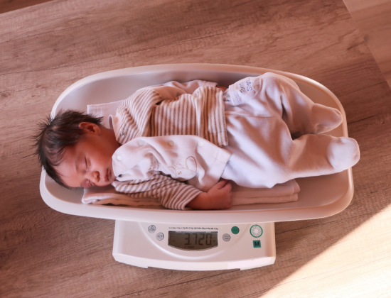 Neonatal Weight Matters: AnExamination of Weight Changesin Full-Term Breastfeeding NewbornsDuring the First 2 Weeks of Life